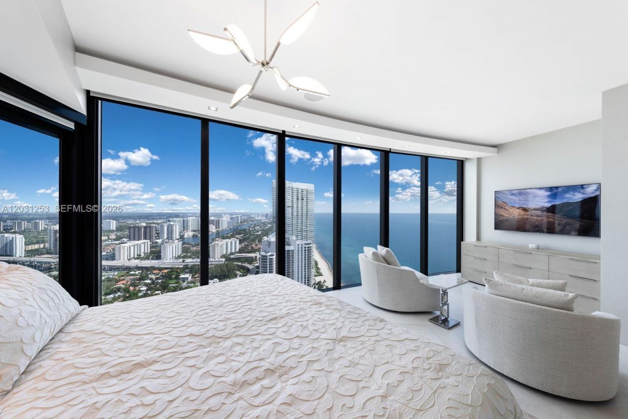 18555 Collins Ave , Unit 4405, Sunny Isles Beach, FL 33160 Photo