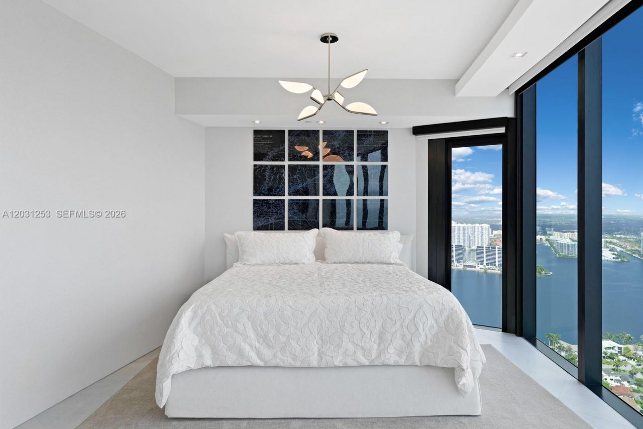 18555 Collins Ave , Unit 4405, Sunny Isles Beach, FL 33160 Photo