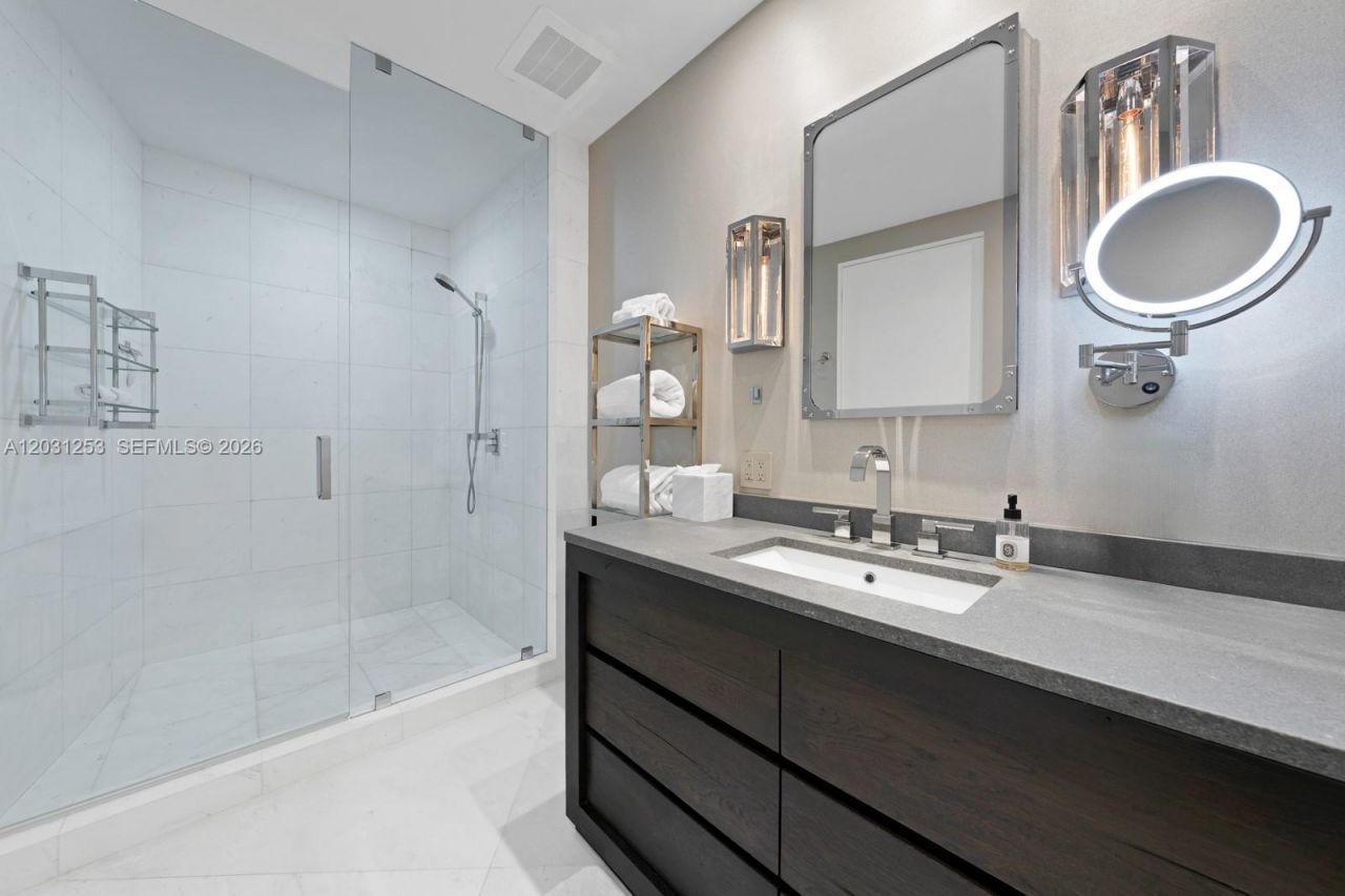 18555 Collins Ave , Unit 4405, Sunny Isles Beach, FL 33160 Photo