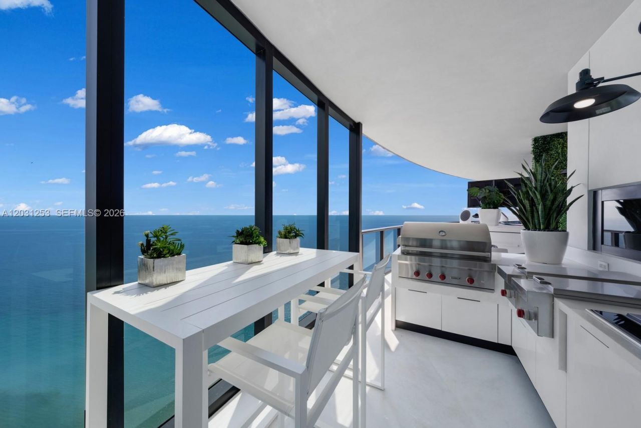 18555 Collins Ave , Unit 4405, Sunny Isles Beach, FL 33160 Photo