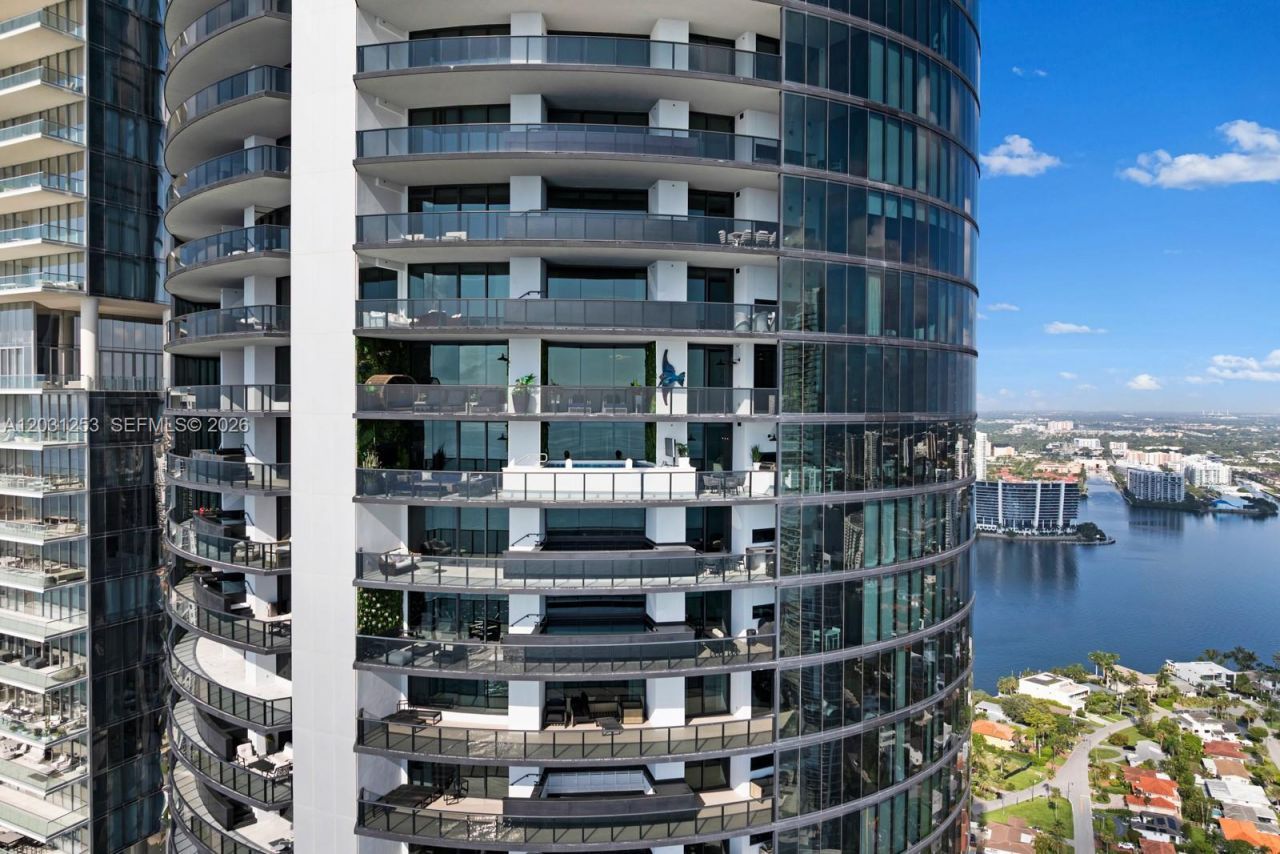 18555 Collins Ave , Unit 4405, Sunny Isles Beach, FL 33160 Photo