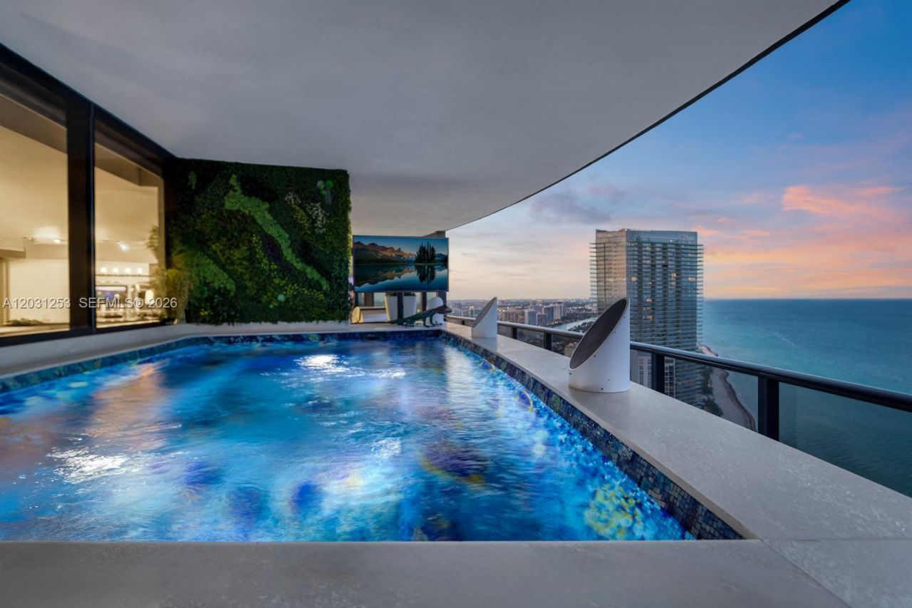 18555 Collins Ave , Unit 4405, Sunny Isles Beach, FL 33160 Photo