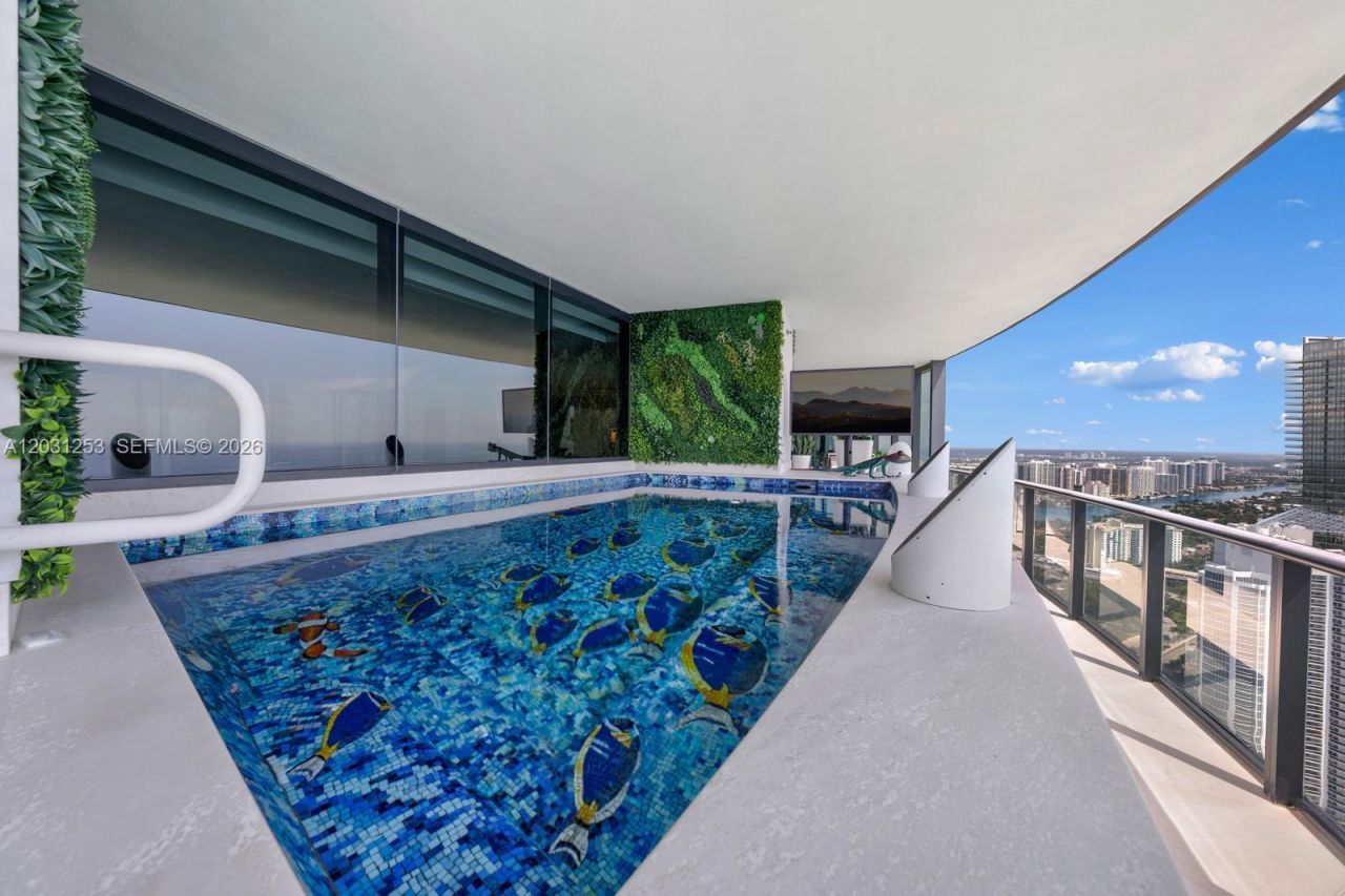 18555 Collins Ave , Unit 4405, Sunny Isles Beach, FL 33160 Photo