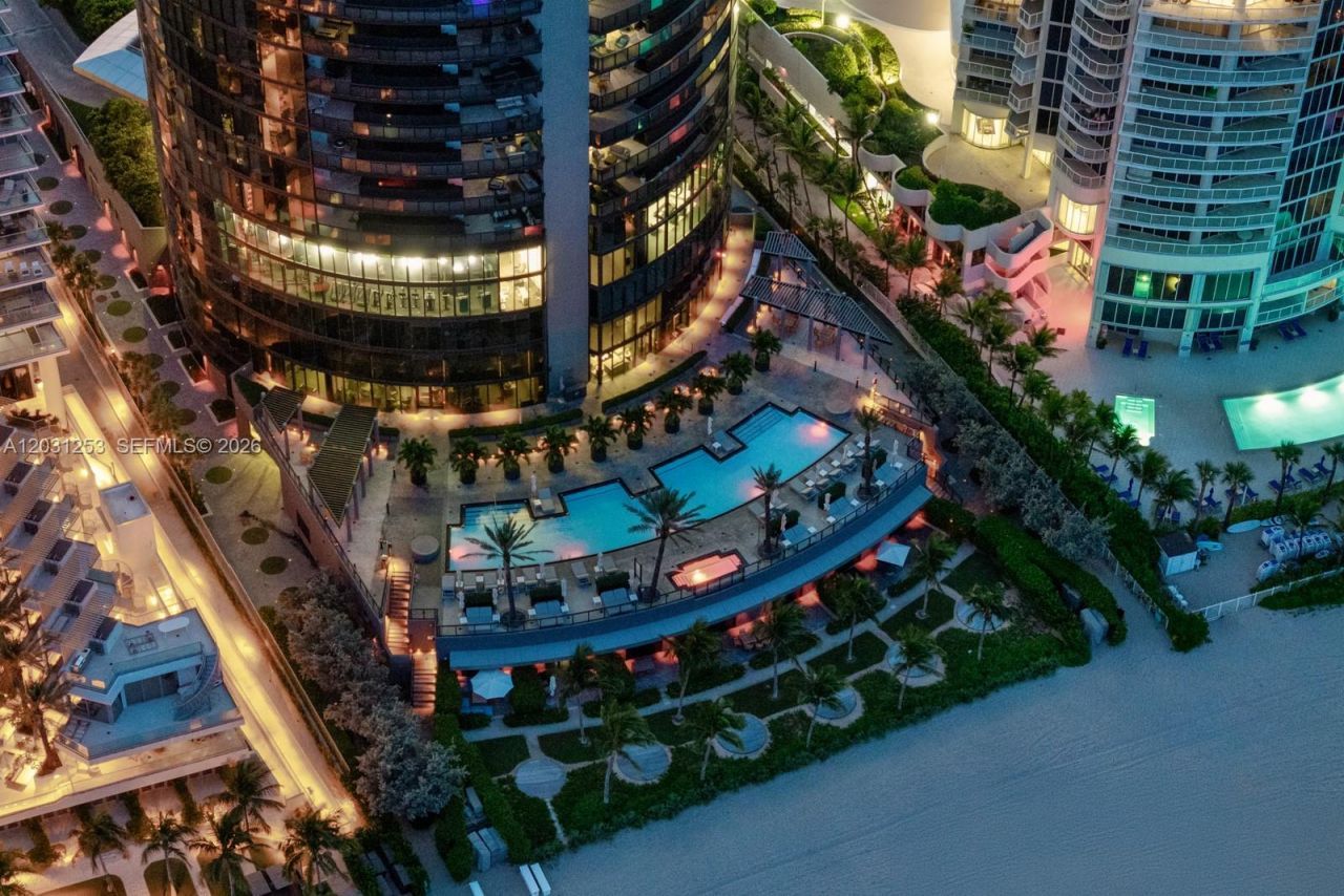 18555 Collins Ave , Unit 4405, Sunny Isles Beach, FL 33160 Photo