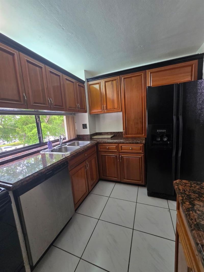 16909 N Bay Rd , Unit 321, Sunny Isles Beach, FL 33160 Photo