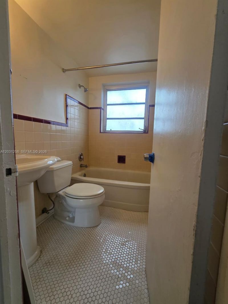 8024 Harding Ave , Unit 1A, Miami Beach, FL 33141 Photo