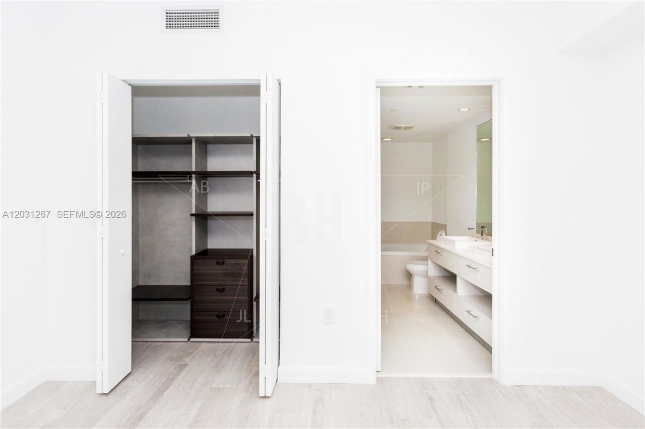 45 SW 9 Street , Unit 3806, Miami, FL 33130 Photo