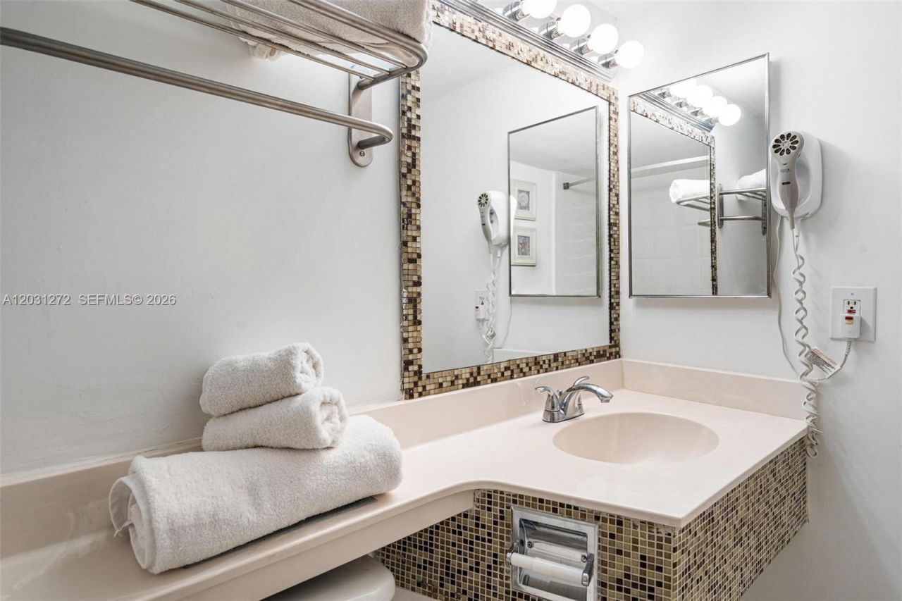 19201 Collins Ave, Unit 104, Sunny Isles Beach, FL 33160 Photo