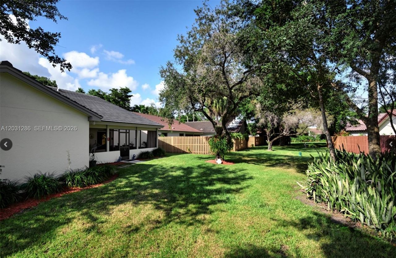 2182 Montpeliar , Weston, FL 33326 Photo