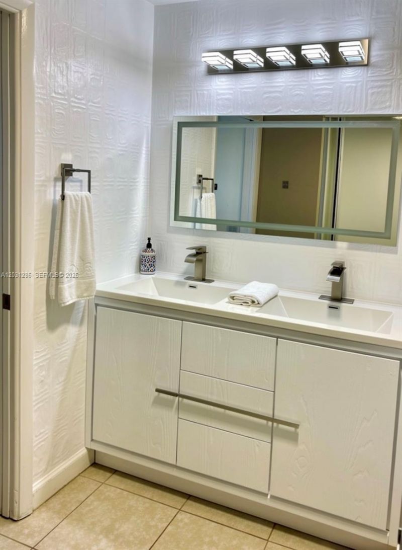 2182 Montpeliar , Weston, FL 33326 Photo