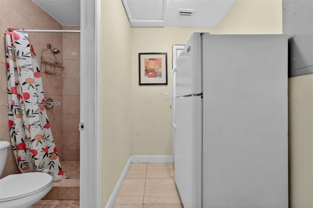 18930 NW 44th Ct , Unit B, Miami Gardens, FL 33055 Photo