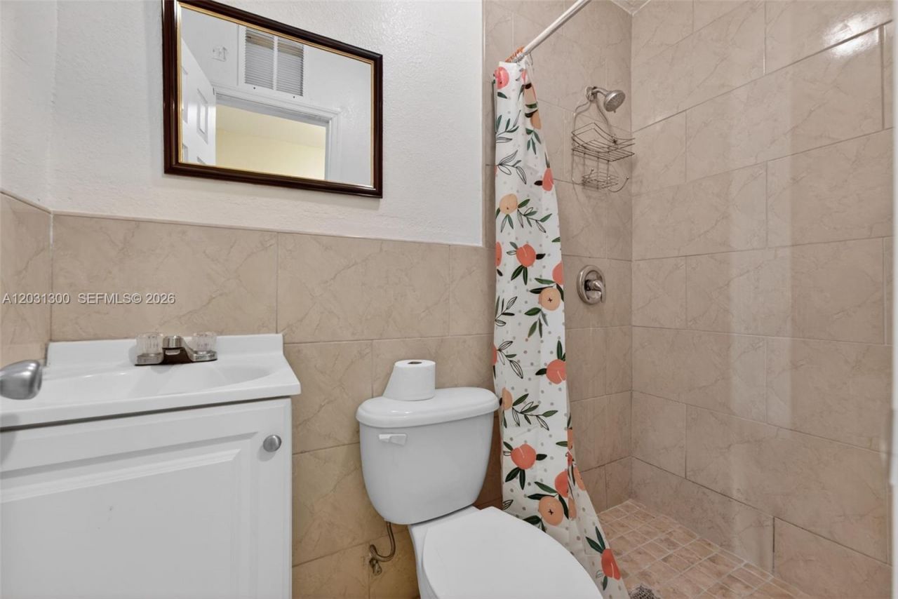 18930 NW 44th Ct , Unit B, Miami Gardens, FL 33055 Photo