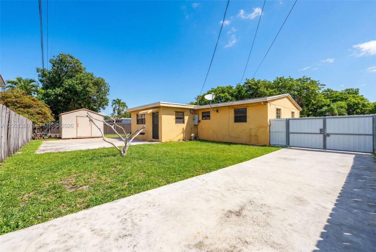 18930 NW 44th Ct , Unit B, Miami Gardens, FL 33055 Photo