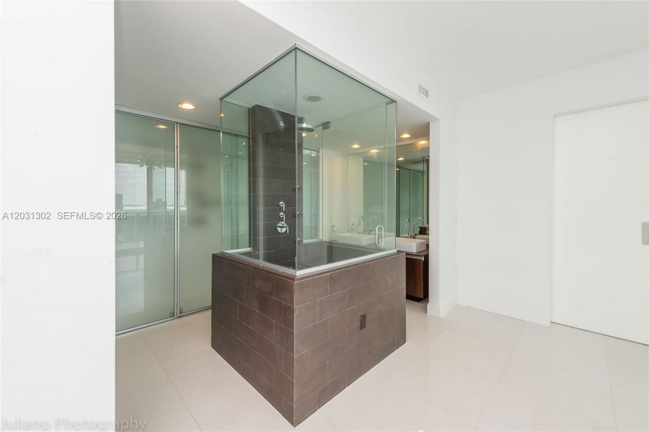 1040 Biscayne Blvd , Unit 1205, Miami, FL 33132 Photo
