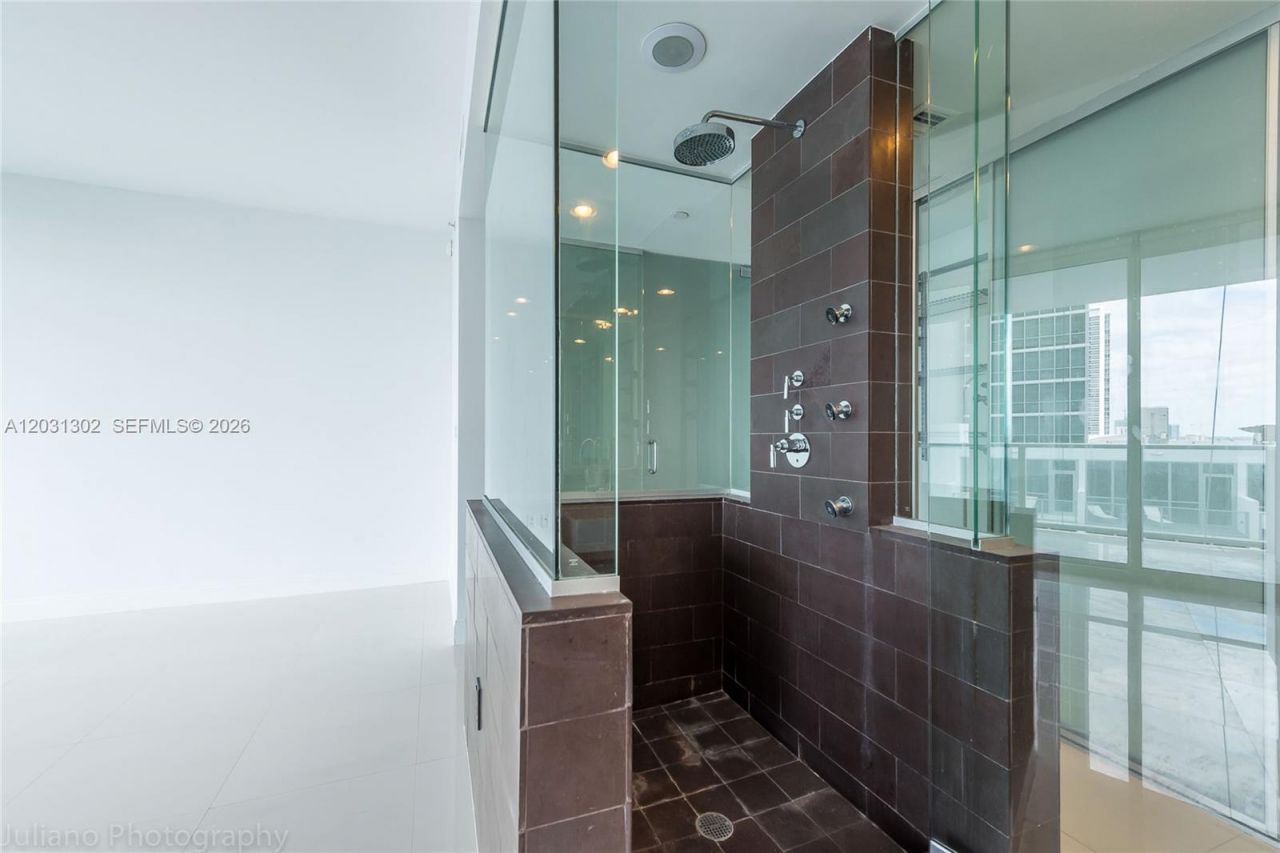 1040 Biscayne Blvd , Unit 1205, Miami, FL 33132 Photo
