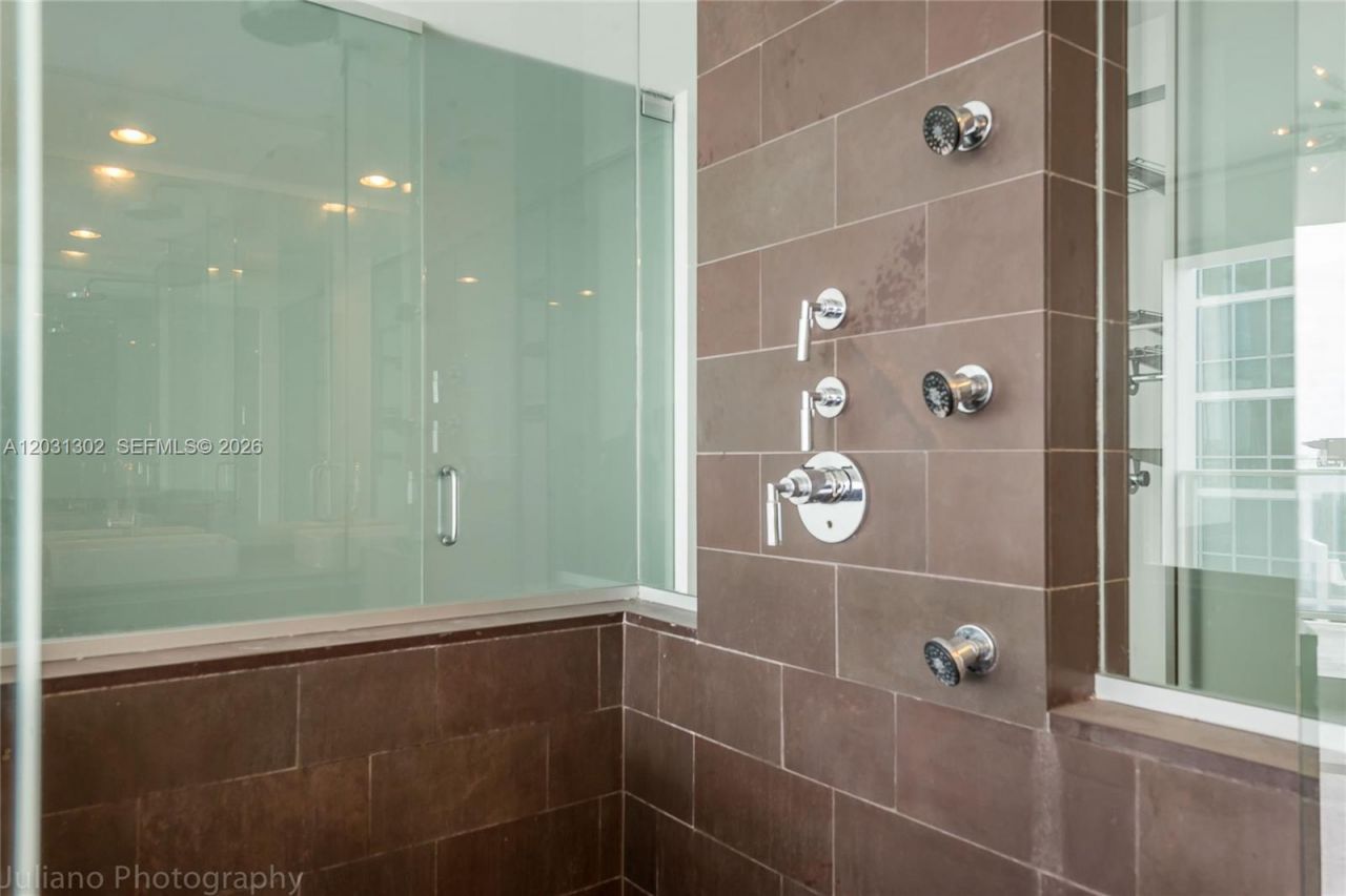 1040 Biscayne Blvd , Unit 1205, Miami, FL 33132 Photo