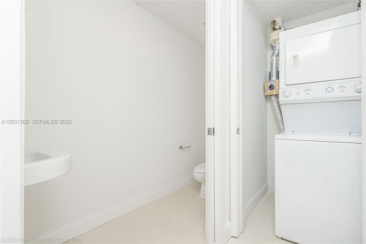 1040 Biscayne Blvd , Unit 1205, Miami, FL 33132 Photo