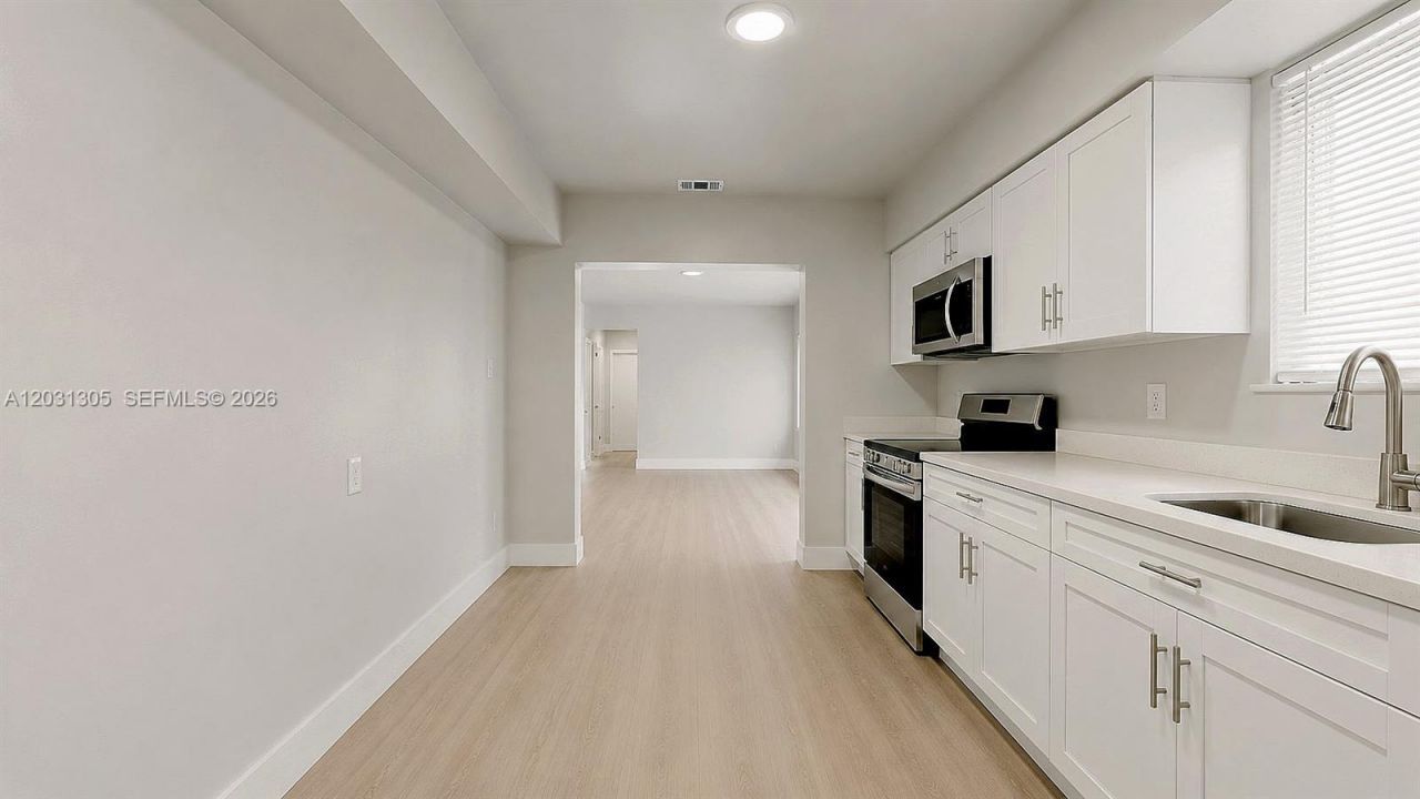 101 W 11th St , Unit 8, Hialeah, FL 33010 Photo
