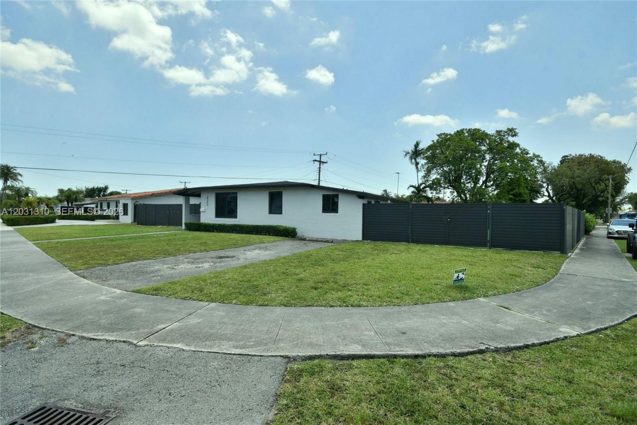 8350 SW 12th Ter , Miami, FL 33144 Photo