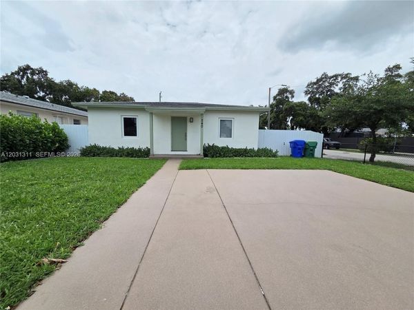 240 NW 51st Ave , Miami, FL 33126