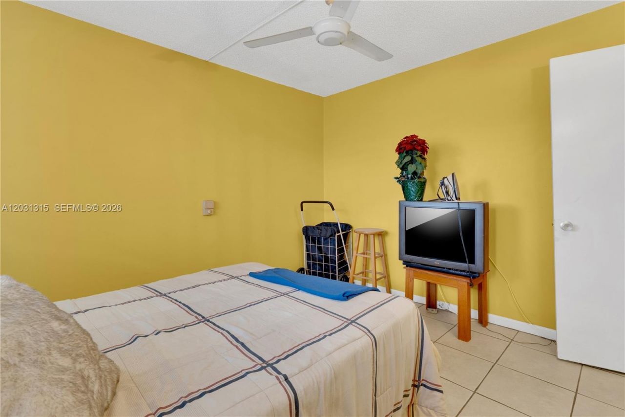 1200 Tallwood Ave , Unit 202, Hollywood, FL 33021 Photo