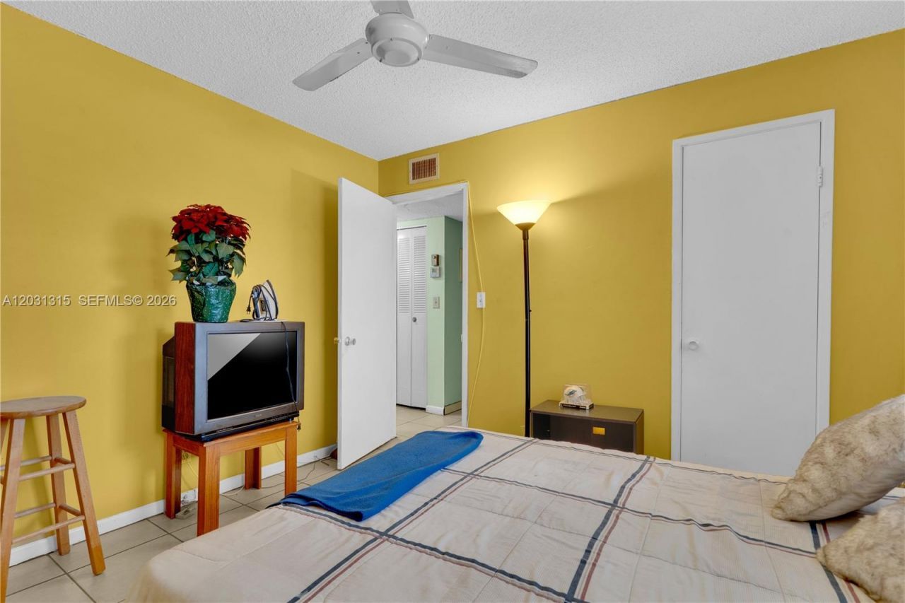1200 Tallwood Ave , Unit 202, Hollywood, FL 33021 Photo