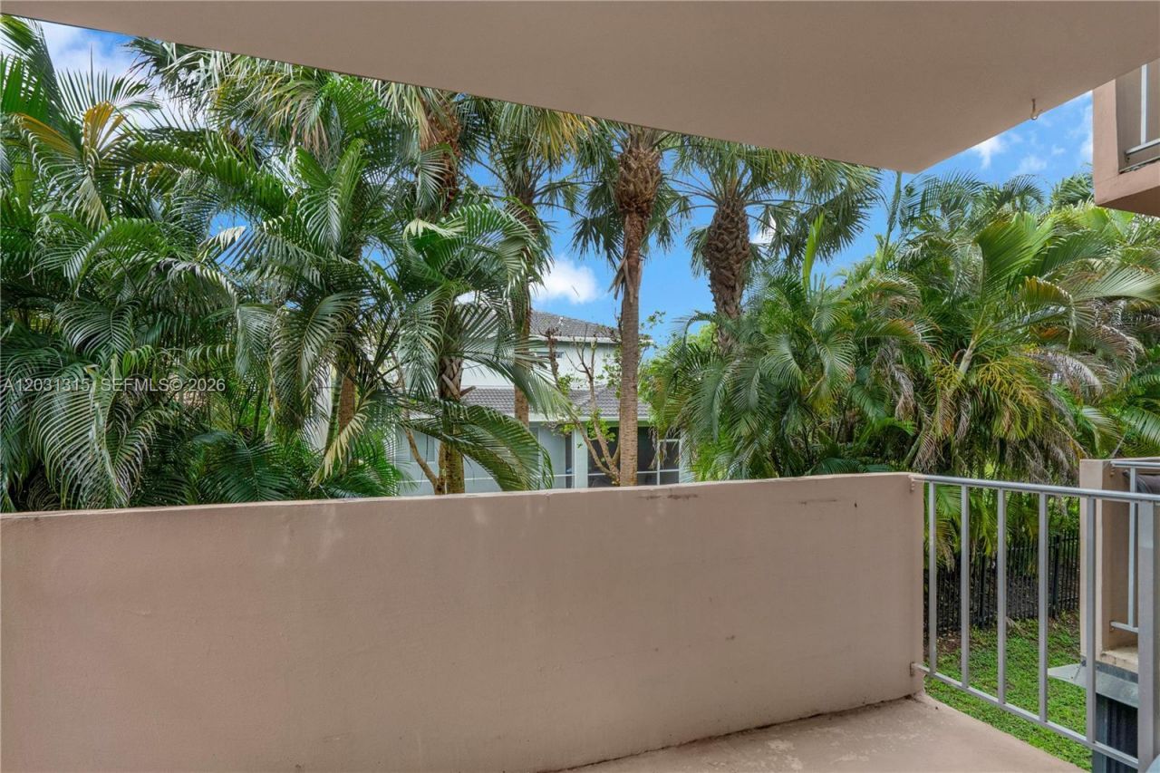 1200 Tallwood Ave , Unit 202, Hollywood, FL 33021 Photo
