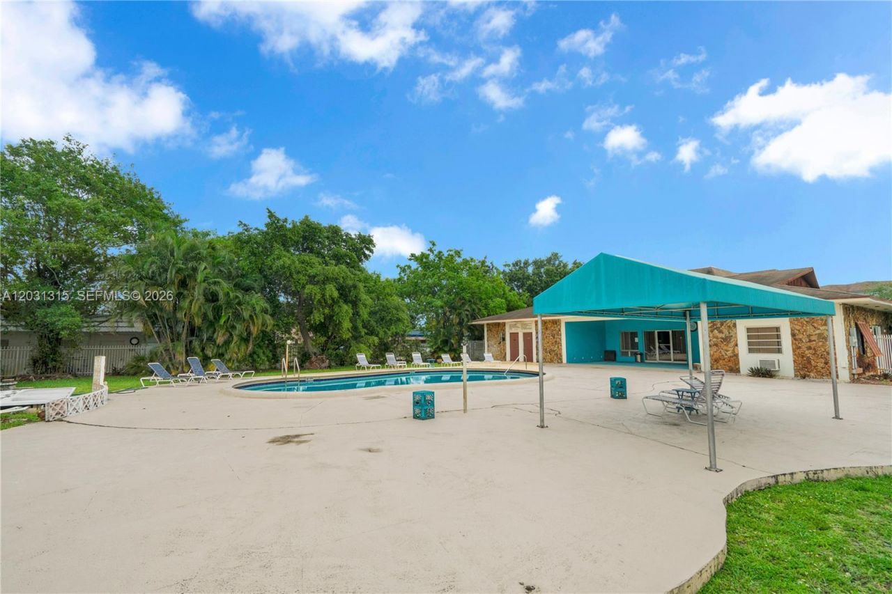 1200 Tallwood Ave , Unit 202, Hollywood, FL 33021 Photo