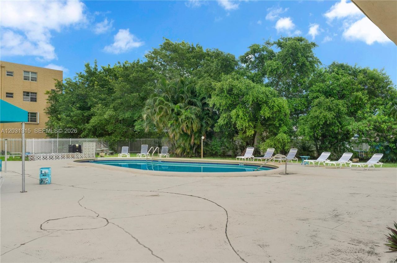 1200 Tallwood Ave , Unit 202, Hollywood, FL 33021 Photo