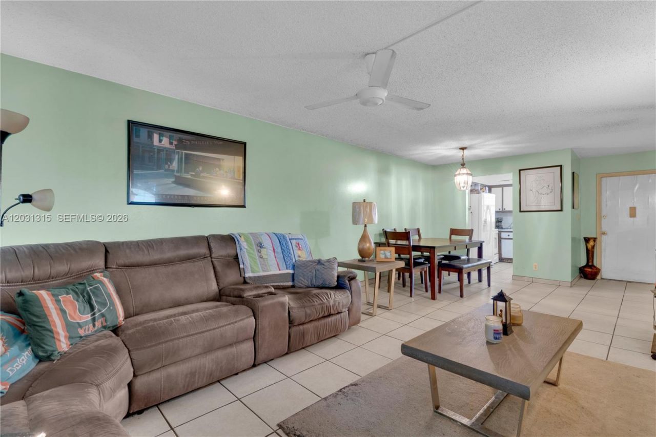 1200 Tallwood Ave , Unit 202, Hollywood, FL 33021 Photo