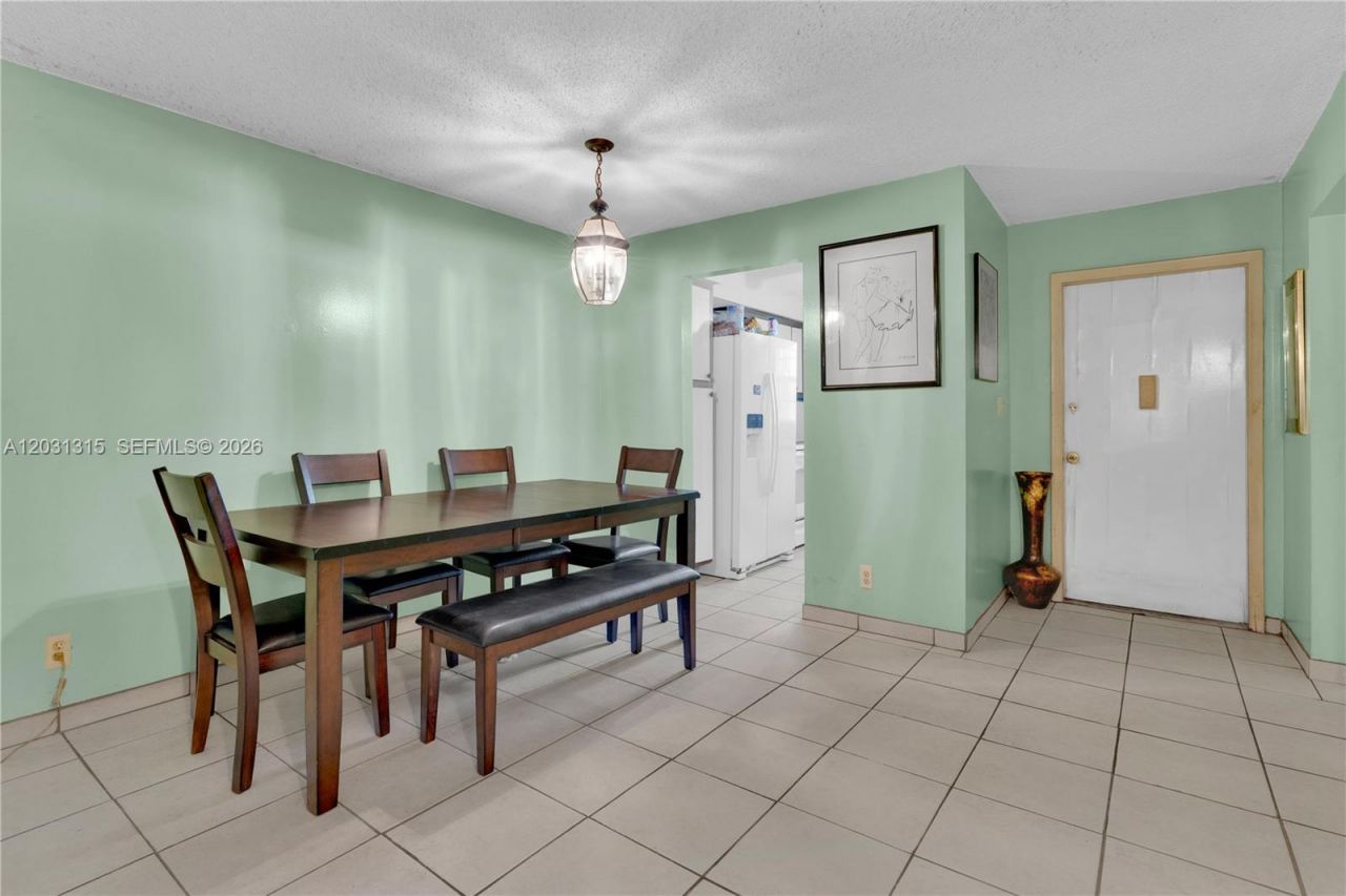 1200 Tallwood Ave , Unit 202, Hollywood, FL 33021 Photo