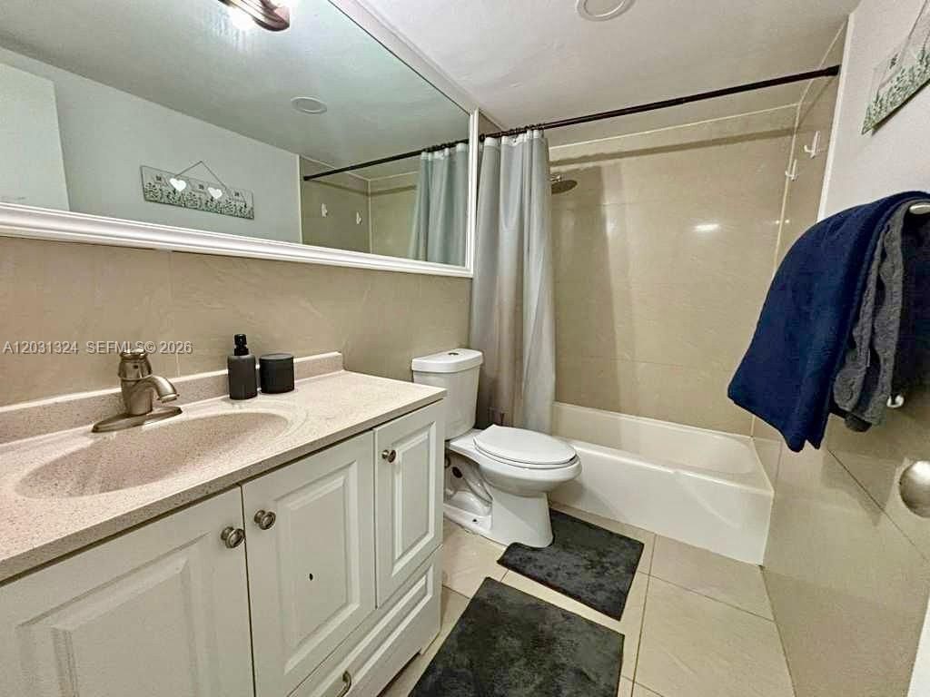 301 Golden Isles Dr , Unit 406, Hallandale Beach, FL 33009 Photo