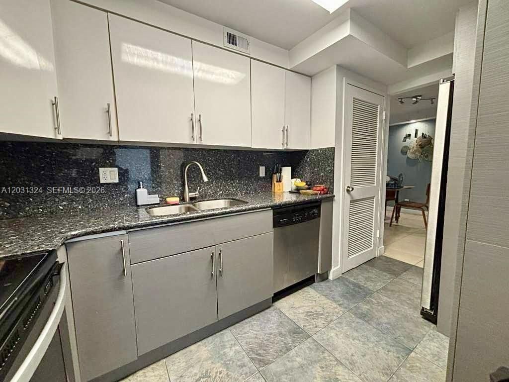 301 Golden Isles Dr , Unit 406, Hallandale Beach, FL 33009 Photo