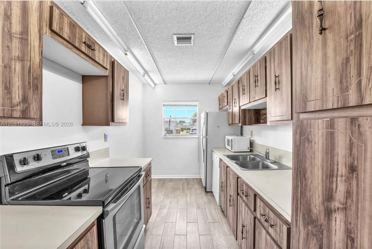14529 Canalview Dr , Unit B, Delray Beach, FL 33484 Photo