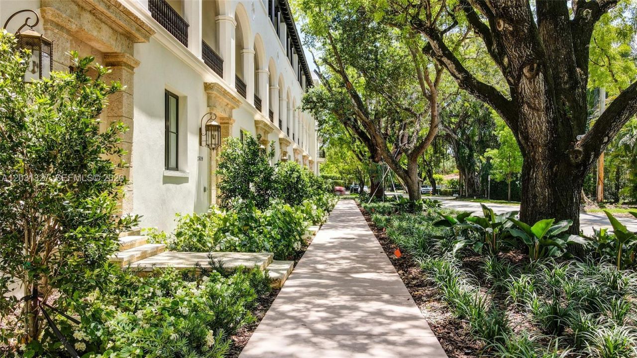 2611 Anderson Rd , Unit 2611, Coral Gables, FL 33134 Photo
