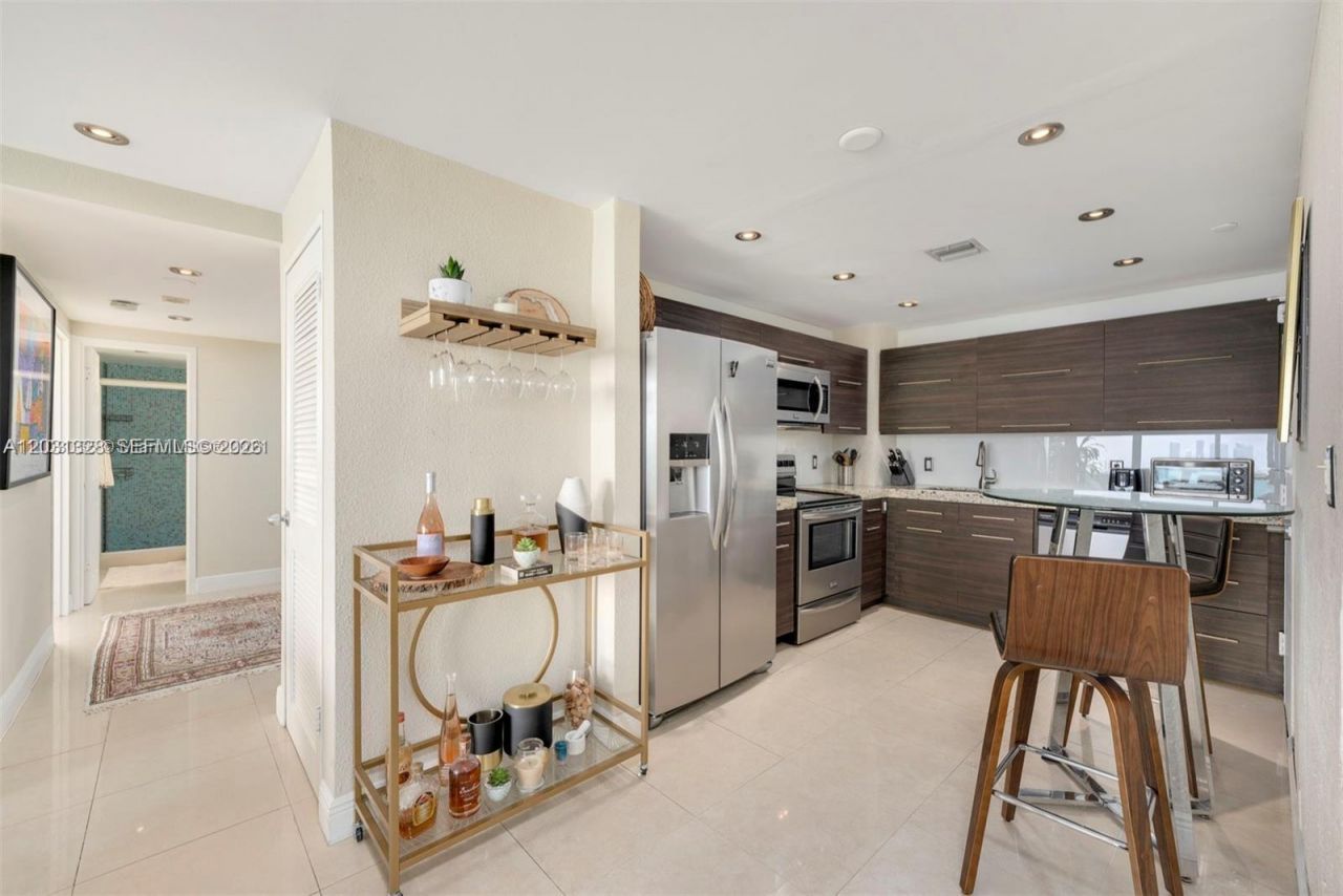 1200 West Ave , Unit 725, Miami Beach, FL 33139 Photo