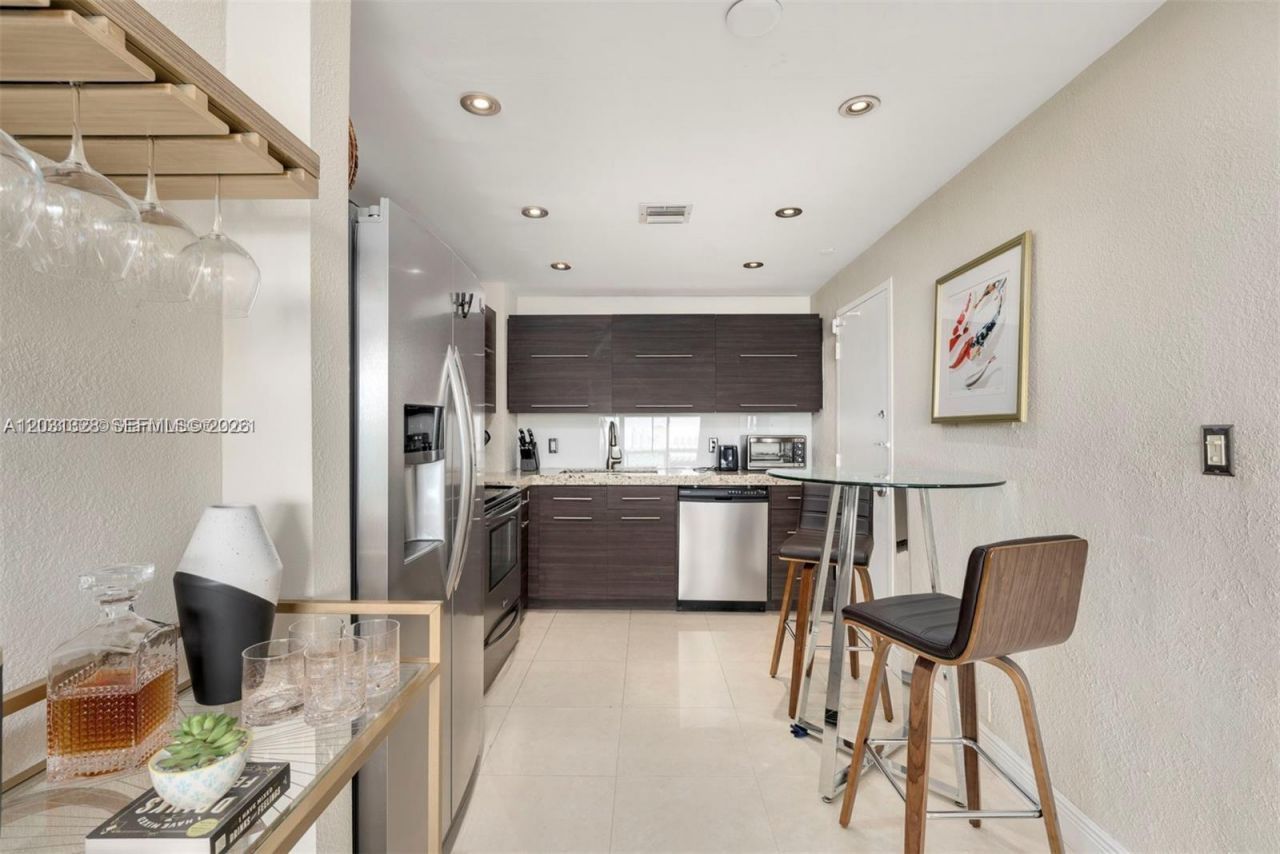 1200 West Ave , Unit 725, Miami Beach, FL 33139 Photo