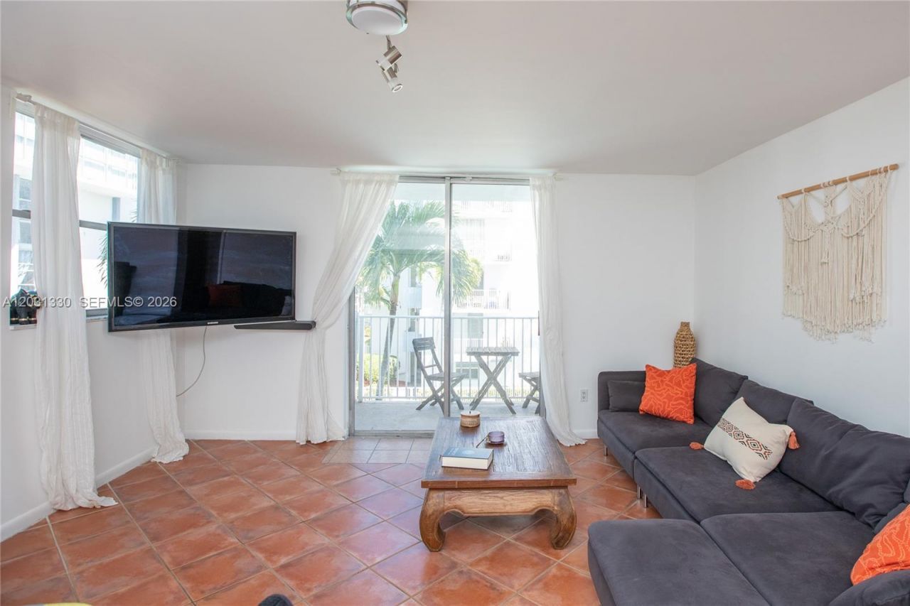 1801 S Treasure Dr , Unit 321, North Bay Village, FL 33141 Photo