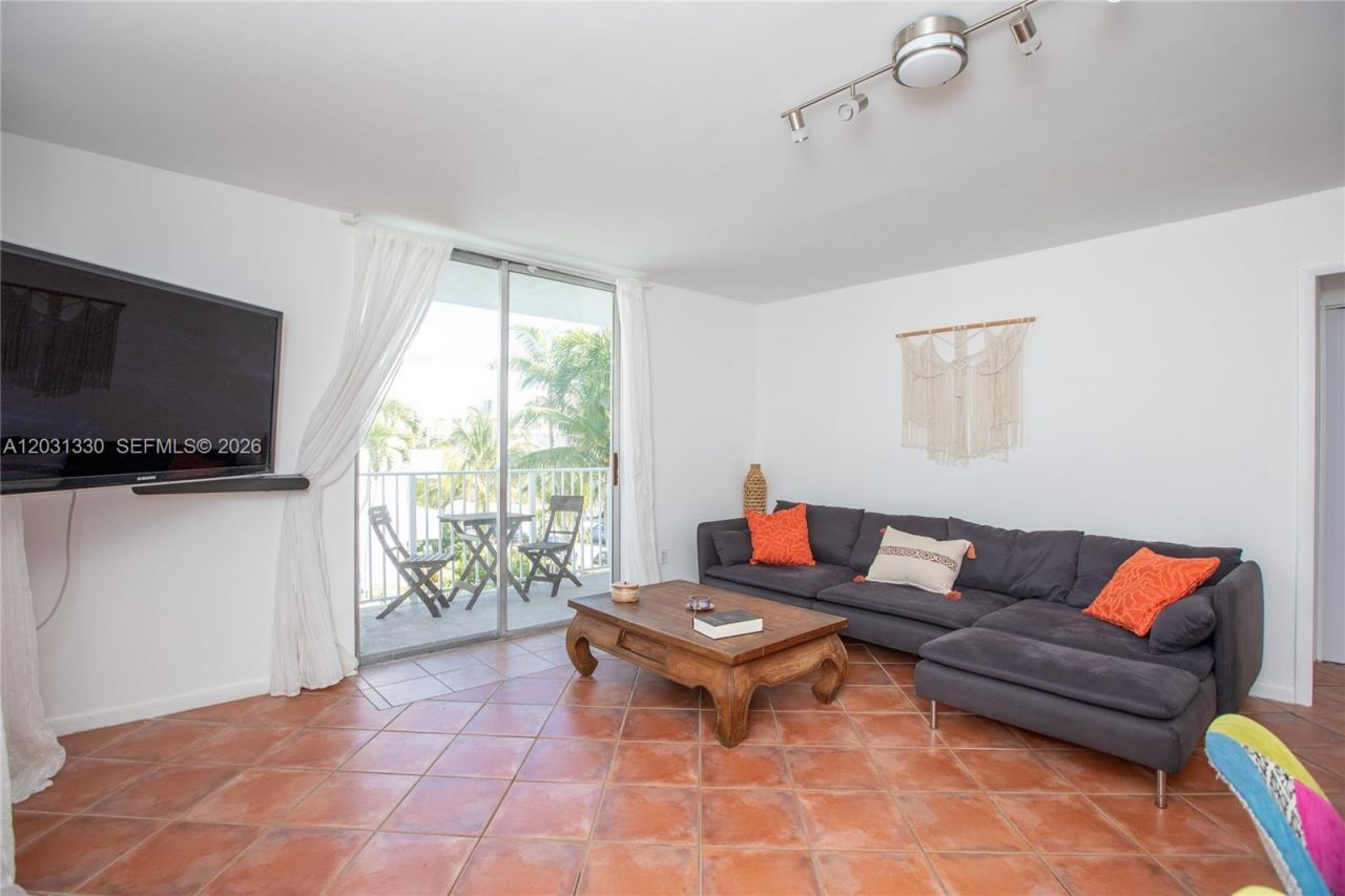 1801 S Treasure Dr , Unit 321, North Bay Village, FL 33141 Photo