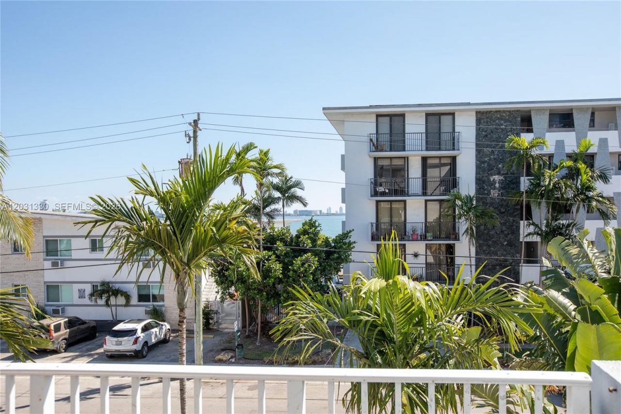1801 S Treasure Dr , Unit 321, North Bay Village, FL 33141 Photo