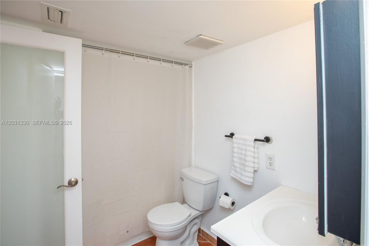 1801 S Treasure Dr , Unit 321, North Bay Village, FL 33141 Photo