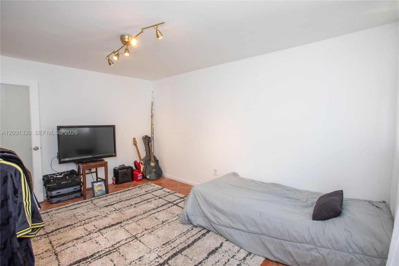 1801 S Treasure Dr , Unit 321, North Bay Village, FL 33141 Photo