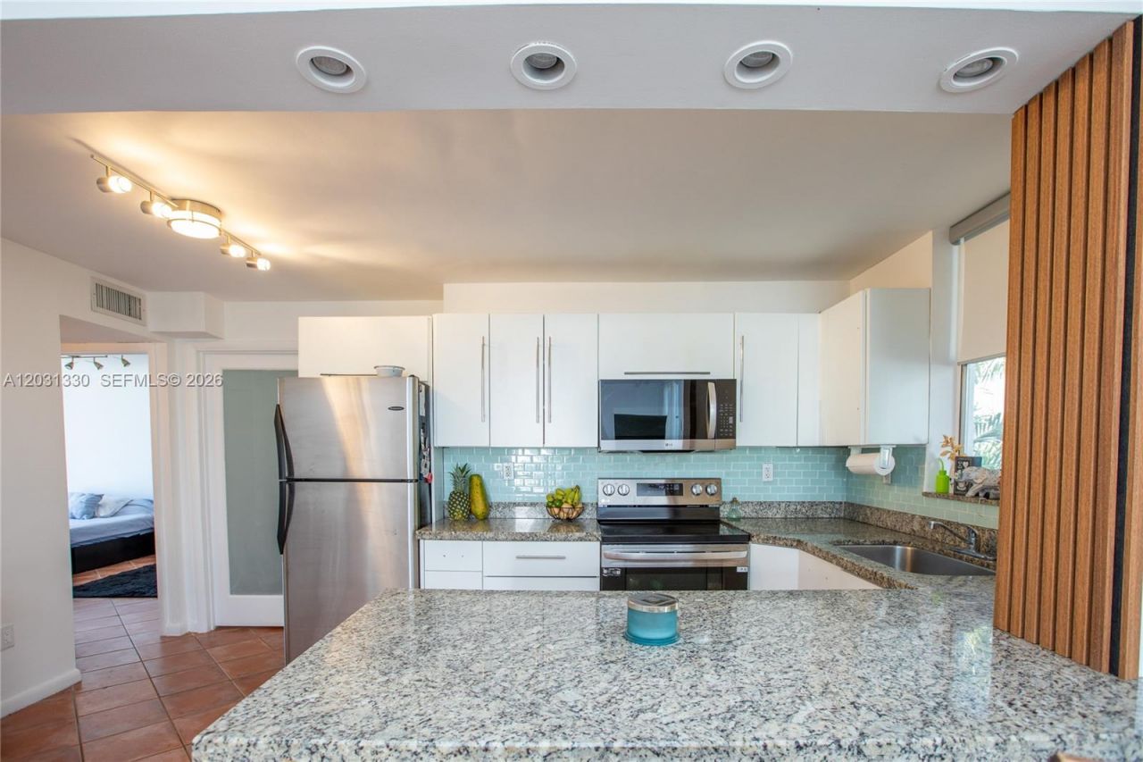 1801 S Treasure Dr , Unit 321, North Bay Village, FL 33141 Photo