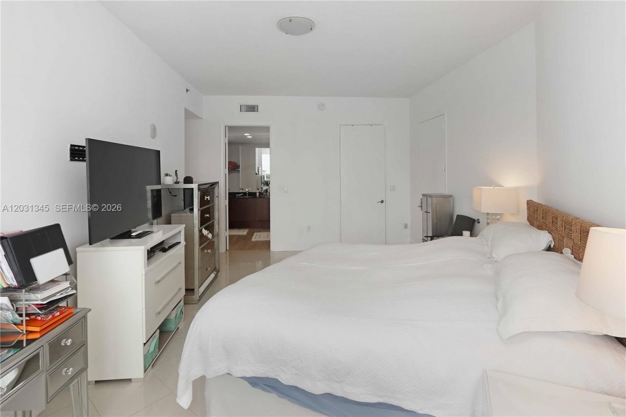 15811 Collins Ave , Unit 1105, Sunny Isles Beach, FL 33160 Photo