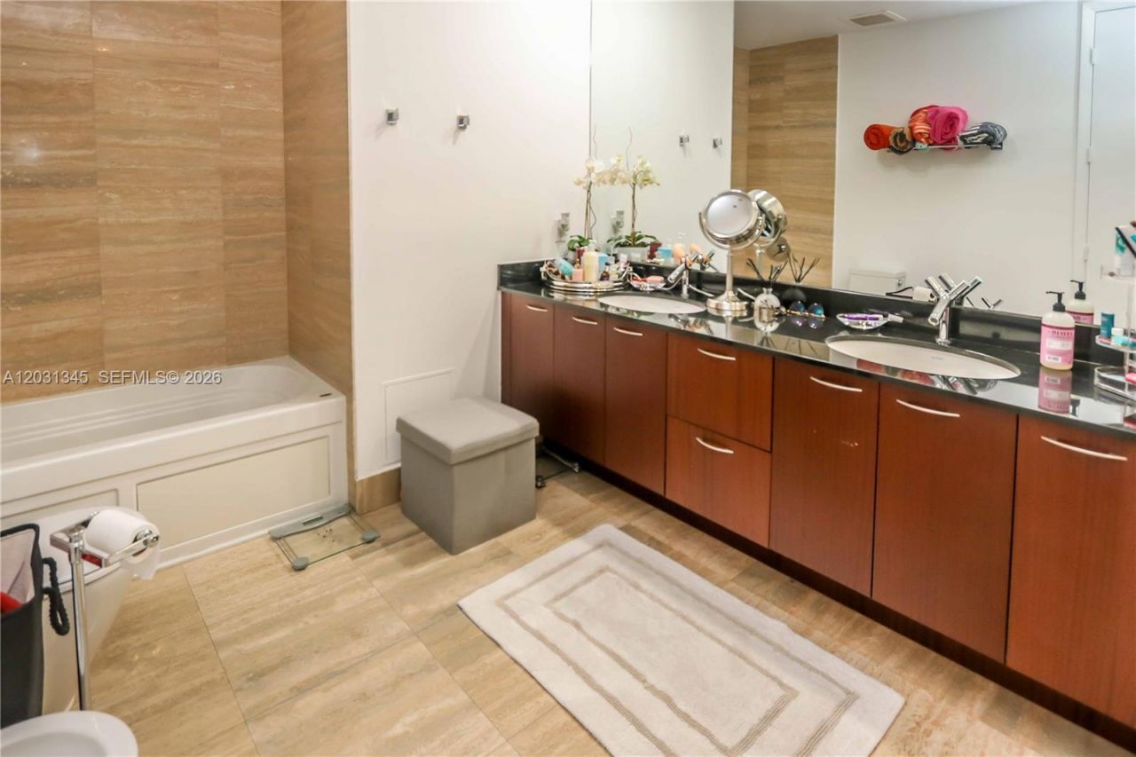 15811 Collins Ave , Unit 1105, Sunny Isles Beach, FL 33160 Photo
