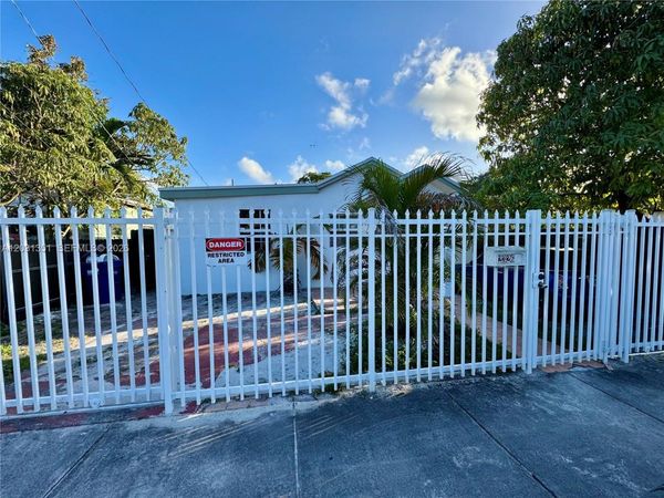 2326 NW 59th St , Miami, FL 33142