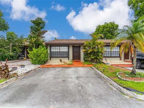 2330 Plum Ct , Pembroke Pines, FL 33026