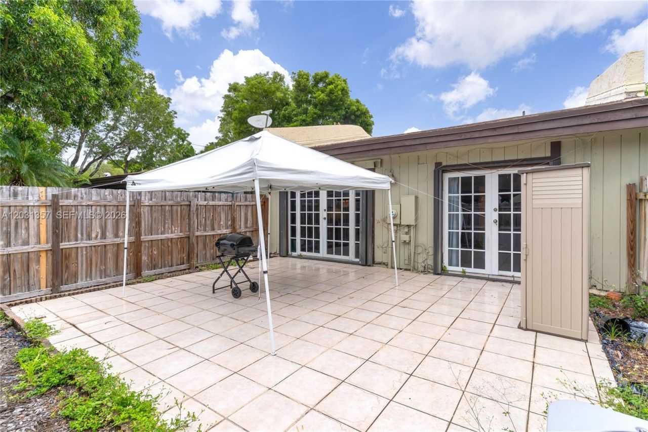 2330 Plum Ct , Pembroke Pines, FL 33026 Photo