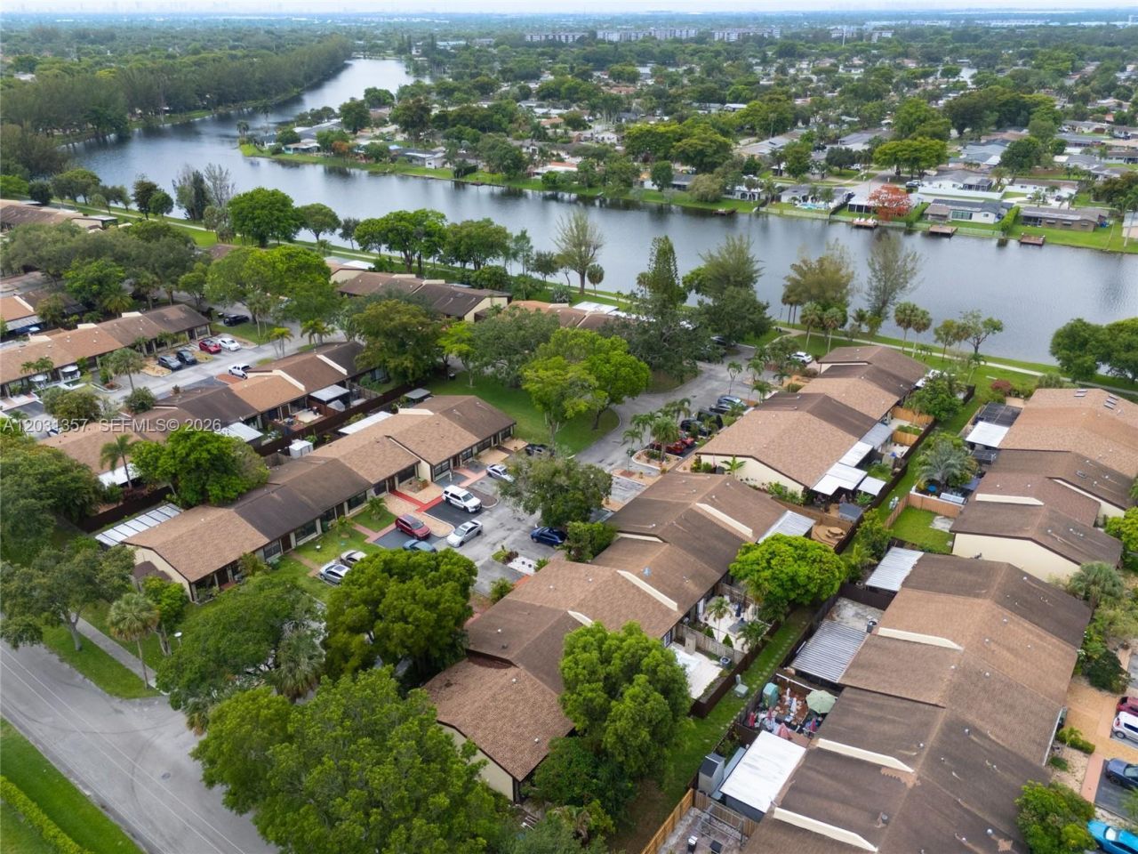 2330 Plum Ct , Pembroke Pines, FL 33026 Photo