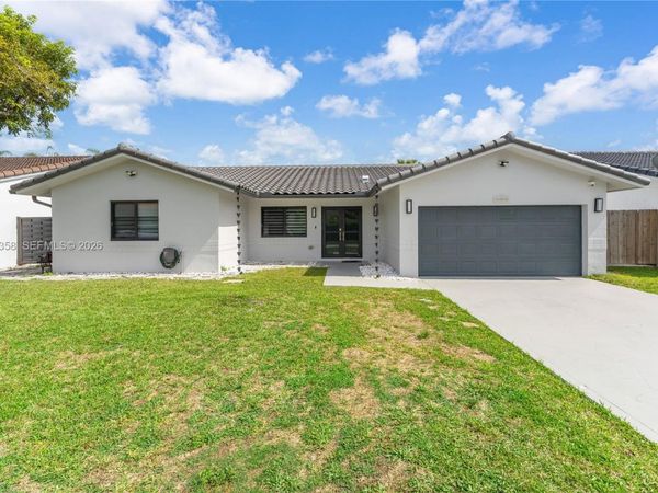 15842 SW 105th St , Miami, FL 33196